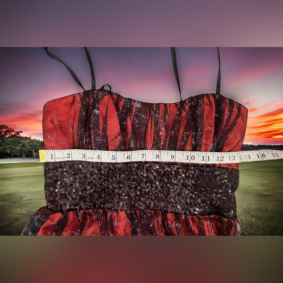 Steppin Out Dress - Picture 6 of 7